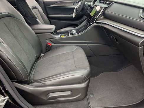 New 2026 Jeep Grand Cherokee Altitude RWD image 30