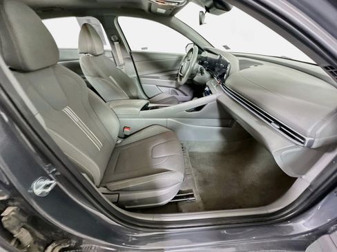 Used 2025 Hyundai Elantra SEL FWD image 30
