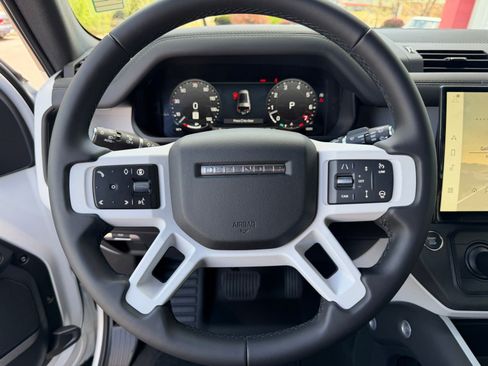 New 2026 Land Rover Defender 130 X-Dynamic SE image 10
