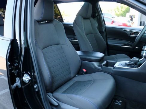 Used 2024 Toyota RAV4 SE image 33