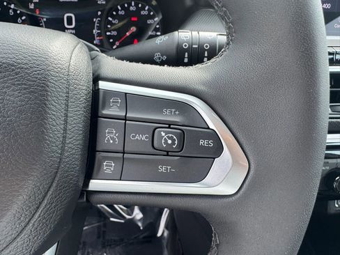 Used 2026 Jeep Compass Limited image 16