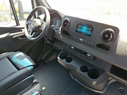 Used 2024 Mercedes-Benz Sprinter 4500 image 13