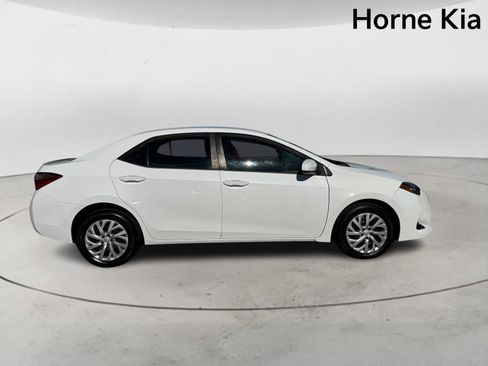 Used 2019 Toyota Corolla LE image 3