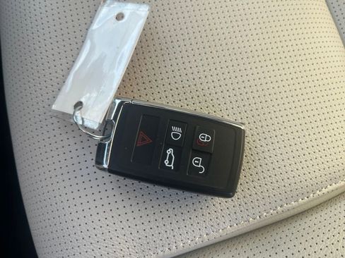 New 2025 Jaguar F-PACE R-Dynamic S image 28