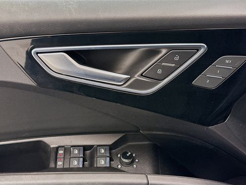 Used 2022 Audi Q4 e-tron Prestige image 15