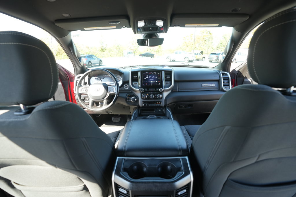 Used 2020 RAM 1500 4x4 Crew Cab image 25