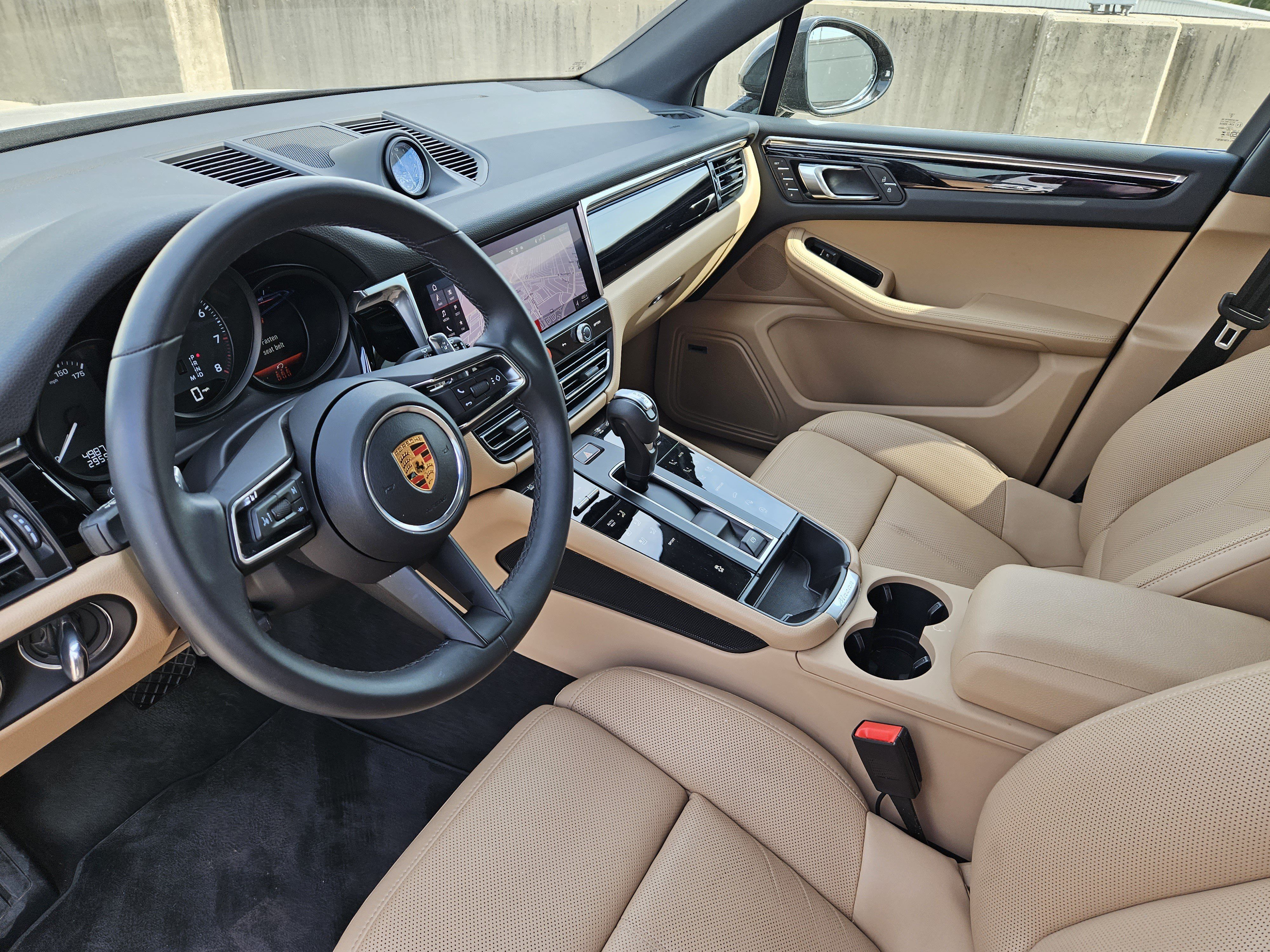 Certified 2026 Porsche Macan AWD/4WD image 4