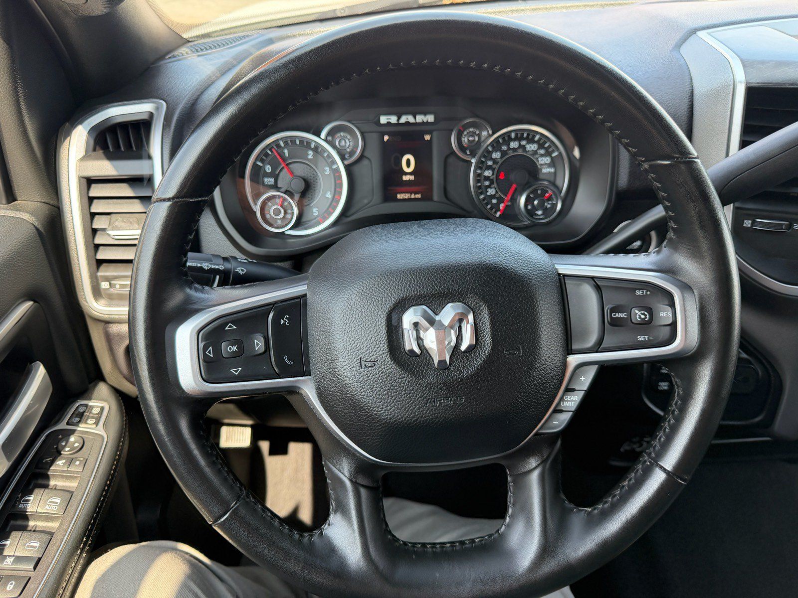 Used 2024 RAM 3500 Big Horn AWD/4WD image 33