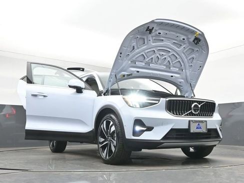 Used 2025 Volvo XC40 B5 Plus AWD/4WD image 53