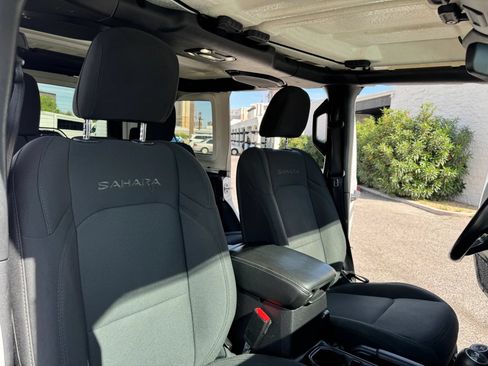 Used 2021 Jeep Wrangler Unlimited Sahara AWD/4WD image 16