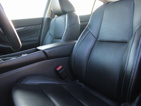 Used 2023 Nissan Maxima SL image 11