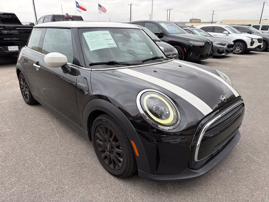 Used 2023 MINI Cooper 2-Door Hardtop w/ Signature Upholstery Package FWD image 4