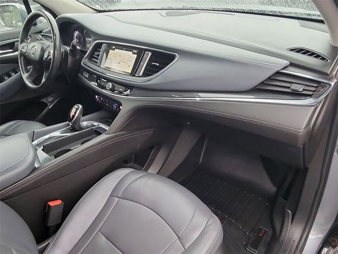 Used 2018 Buick Enclave Essence image 29
