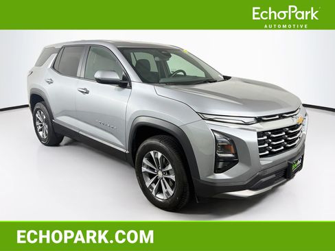 Used 2025 Chevrolet Equinox LT FWD image 1