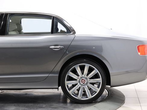 Used 2018 Bentley Flying Spur V8 AWD/4WD image 11