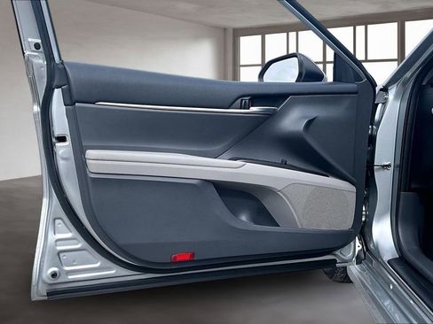 Used 2023 Toyota Camry SE image 20