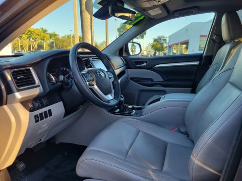 Used 2017 Toyota Highlander XLE image 13