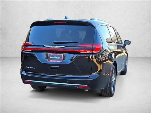 New 2026 Chrysler Pacifica Pinnacle FWD image 2