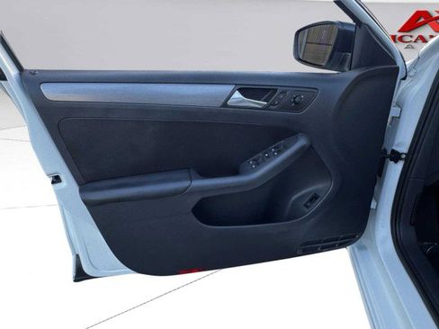 Used 2016 Volkswagen Jetta Sport image 17