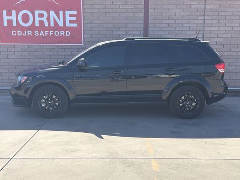 Used 2020 Dodge Journey SE w/ SE Popular Equipment Group image 2