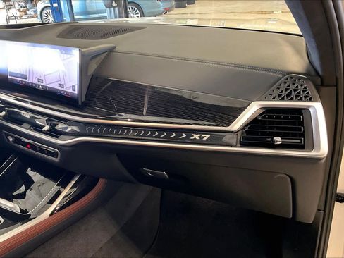 Used 2025 BMW X7 xDrive40i w/ M Sport Package image 17