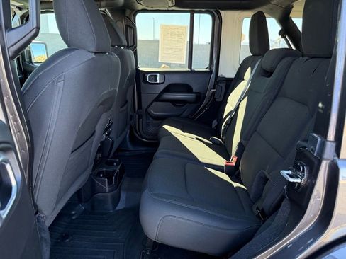 Used 2020 Jeep Wrangler Unlimited Sahara image 21