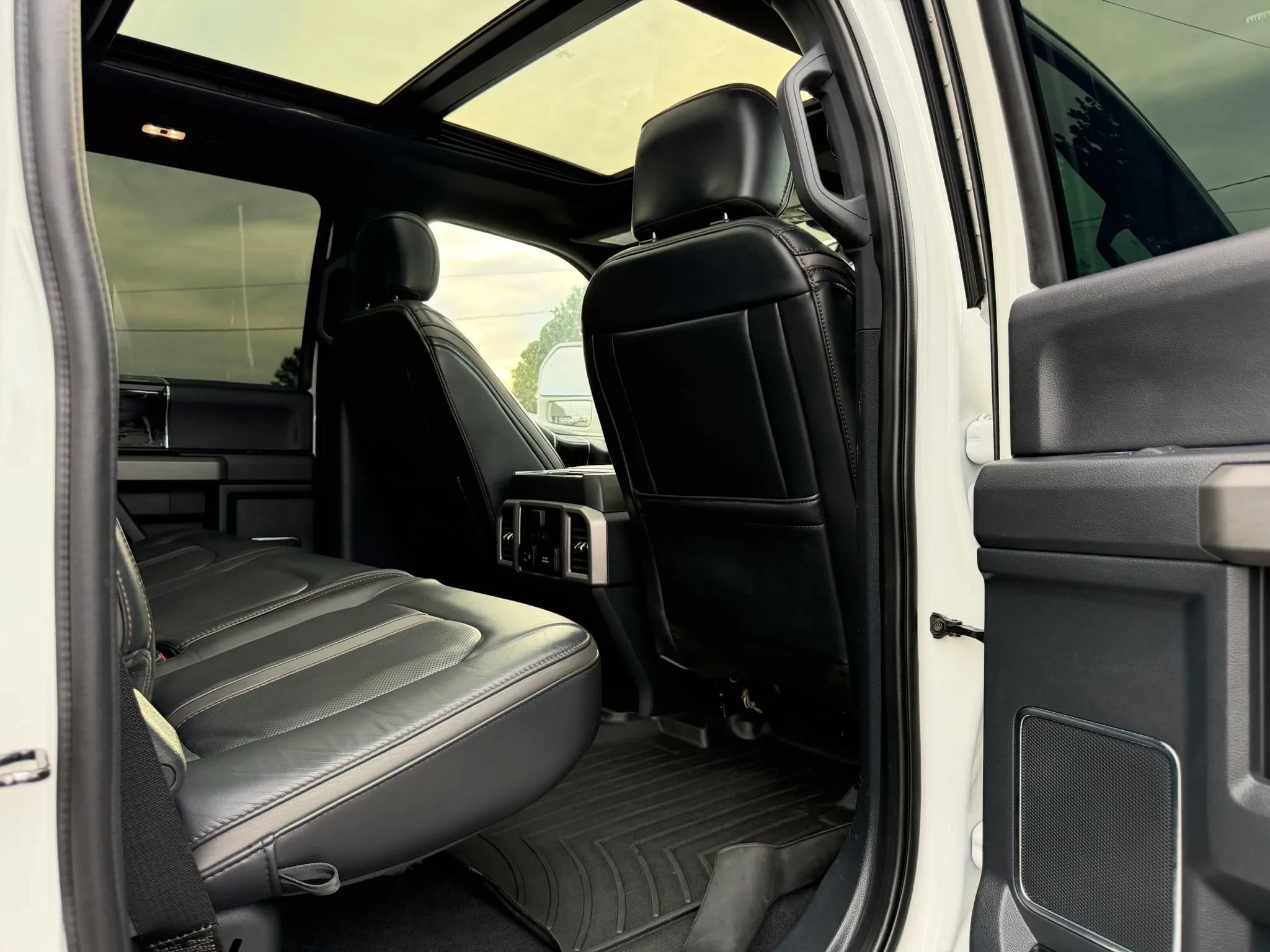 Used 2022 Ford F250 Platinum AWD/4WD image 27