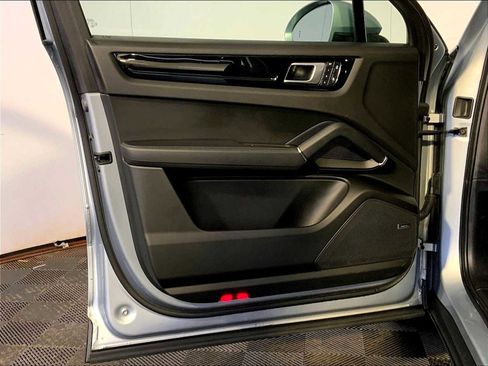 Certified 2023 Porsche Cayenne S image 25