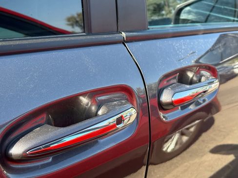 Used 2024 Toyota Sienna XLE image 7