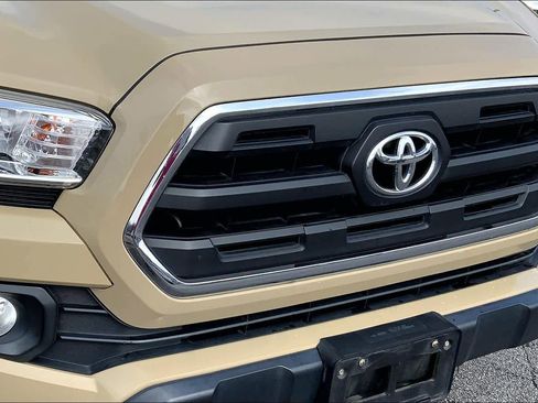 Used 2017 Toyota Tacoma SR5 w/ Tow Package image 29