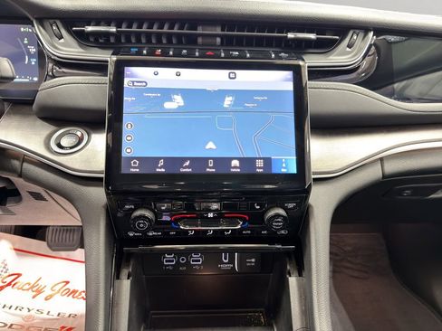 Used 2023 Jeep Grand Cherokee 4WD 4xe image 31