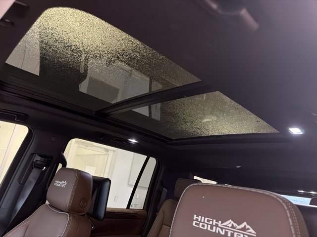 Used 2023 Chevrolet Suburban High Country w/ Advanced Technology Package AWD/4WD image 2