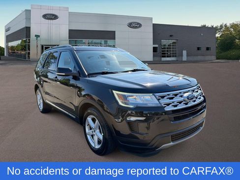 Used 2018 Ford Explorer XLT w/ Equipment Group 202A FWD image 2