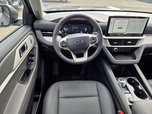 New 2026 Ford Explorer Active w/ Active Comfort Package image 8