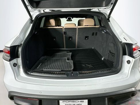Certified 2023 Porsche Macan AWD/4WD image 28