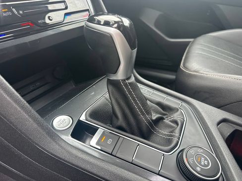 Used 2022 Volkswagen Tiguan SE AWD/4WD image 29