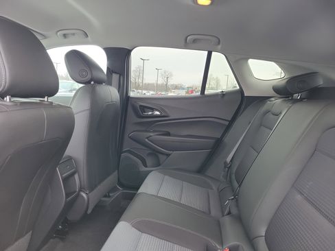 Used 2025 Chevrolet Trax LT image 11