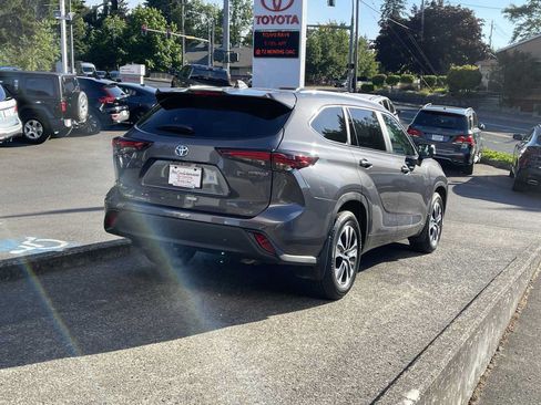 Certified 2024 Toyota Highlander XLE AWD/4WD image 6