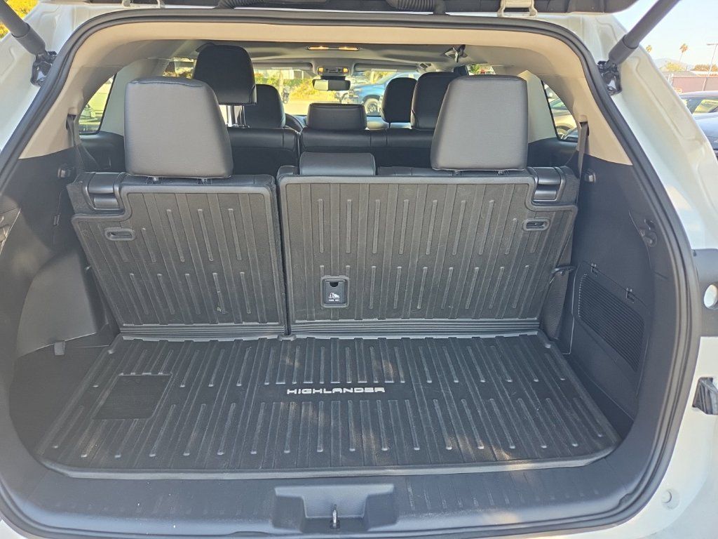 Used 2026 Toyota Highlander XLE AWD/4WD image 13