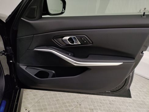 Used 2025 BMW 330i Sedan w/ M Sport Package image 25