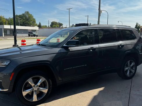 Used 2022 Jeep Grand Cherokee L Limited AWD/4WD image 12