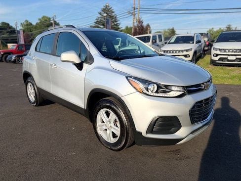 Used 2022 Chevrolet Trax LT w/ Driver Confidence Package AWD/4WD image 2