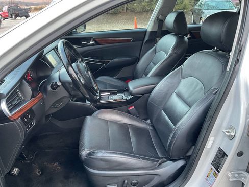 Used 2017 Kia Cadenza Premium w/ Luxury Package image 13