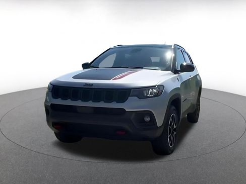 Used 2025 Jeep Compass Trailhawk AWD/4WD image 7