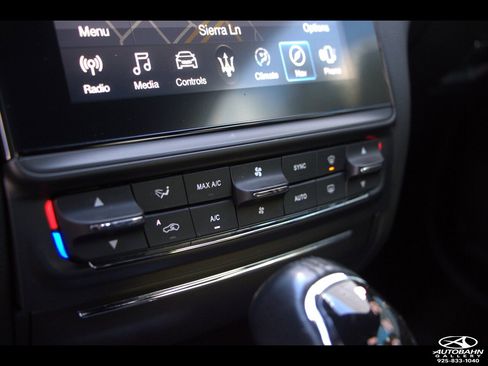 Used 2018 Maserati Quattroporte S image 23