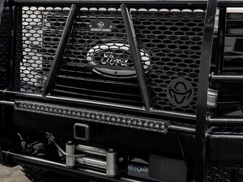 Used 2017 Ford F450 Platinum w/ Platinum Ultimate Package AWD/4WD image 4