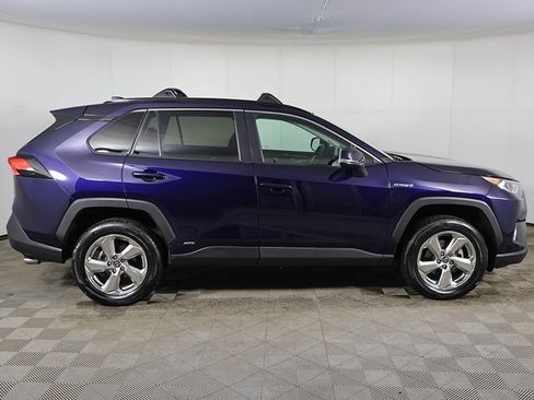 Used 2021 Toyota RAV4 XLE Premium image 14