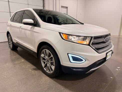 Used 2017 Ford Edge Titanium w/ Equipment Group 301A FWD image 3