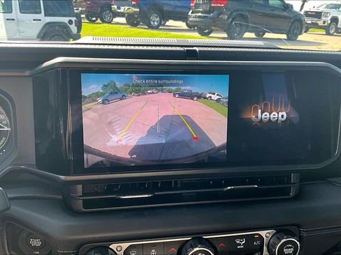 Used 2024 Jeep Wrangler Unlimited Sahara AWD/4WD image 21