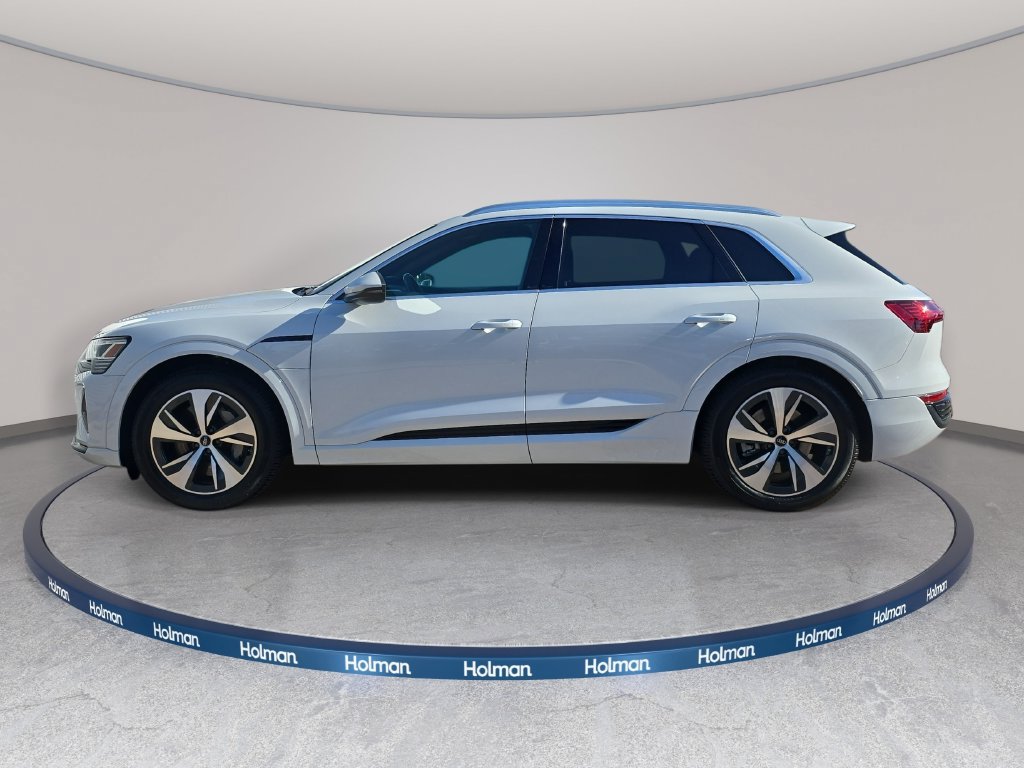 Used 2024 Audi Q8 e-tron Premium AWD/4WD image 9
